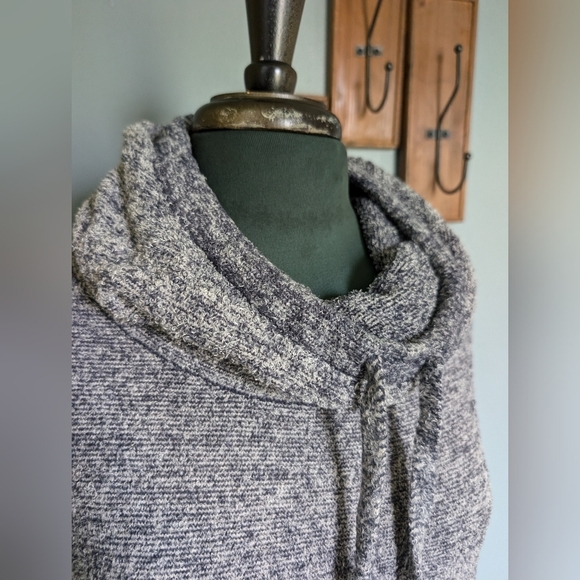 Barefoot Dreams Cozy Gray Hoodie Sweater - Picture 5 of 16